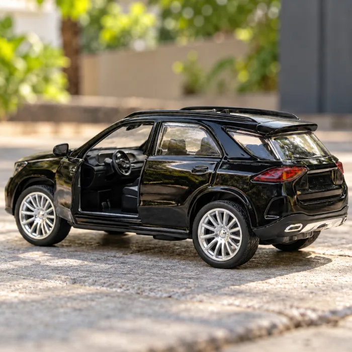 1:43 Scale Metal Die-Cast Toy Car with Pull-Back Action, Black – view 3